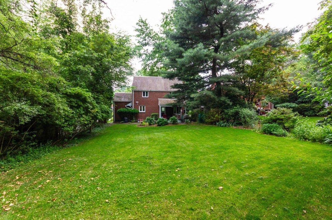 1632 Jamestown Pl, Pittsburgh PA 15235-4922 exterior