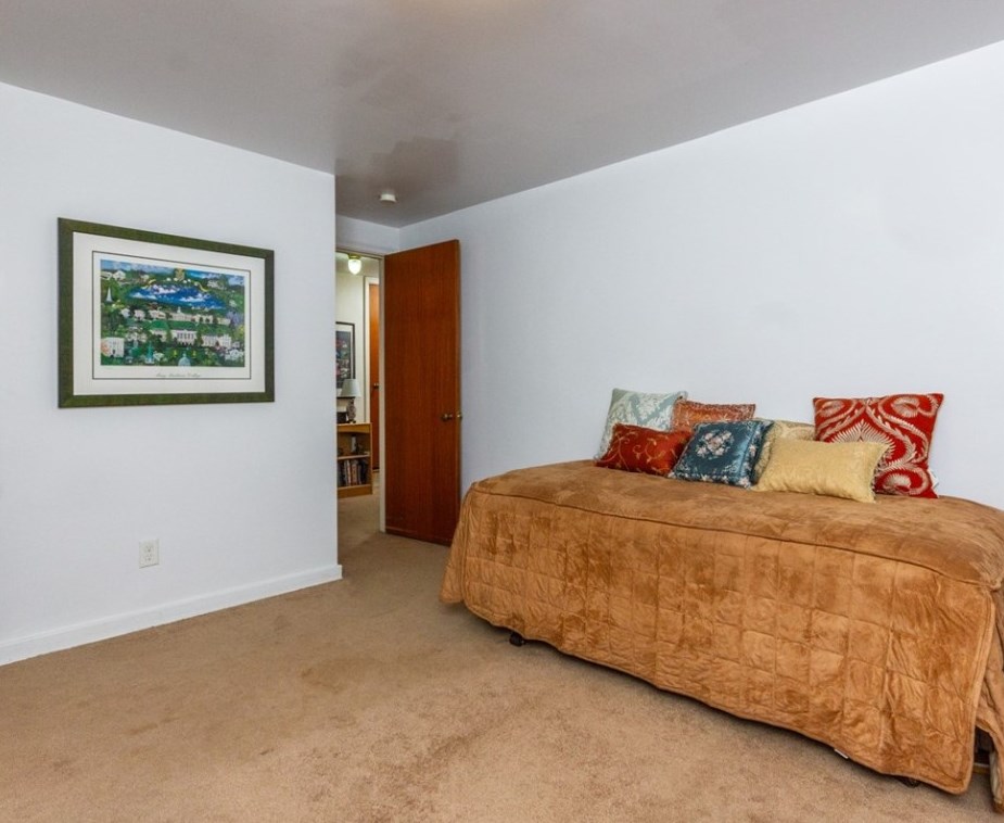 1632 Jamestown Pl, Pittsburgh PA 15235-4922 exterior