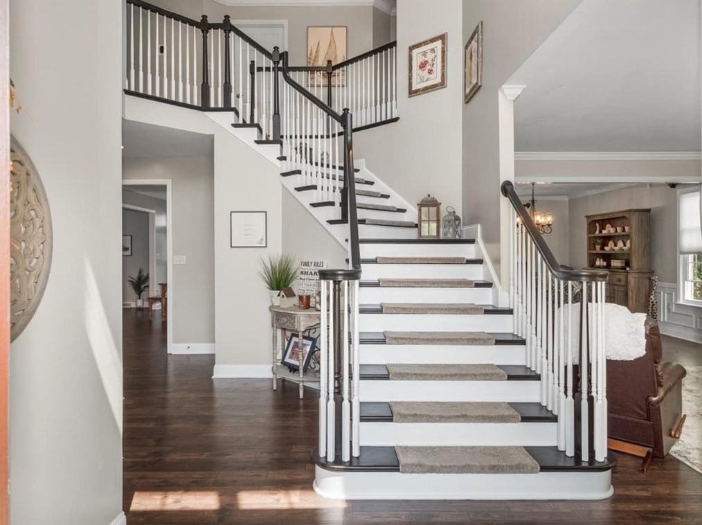 8001 Falcon Ct, Gibsonia, PA 15044