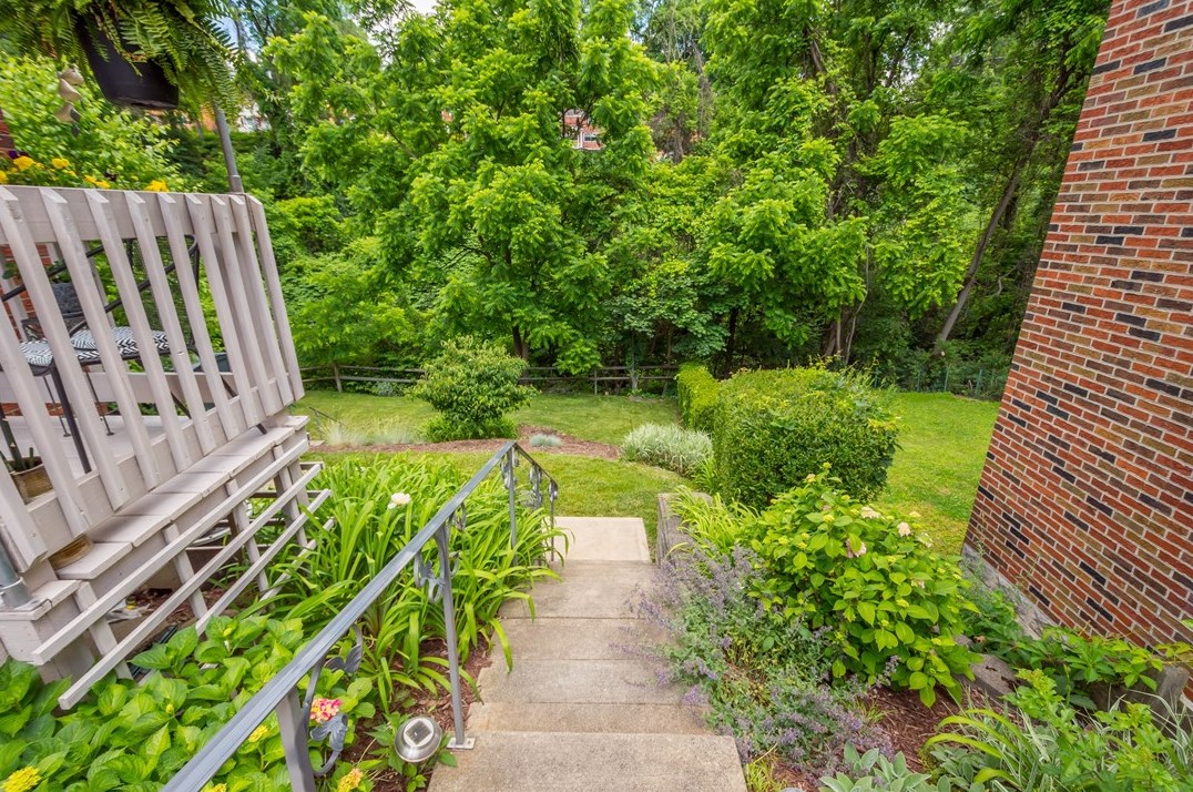 2734 Louisiana Ave, Pittsburgh PA 15216-2846 exterior