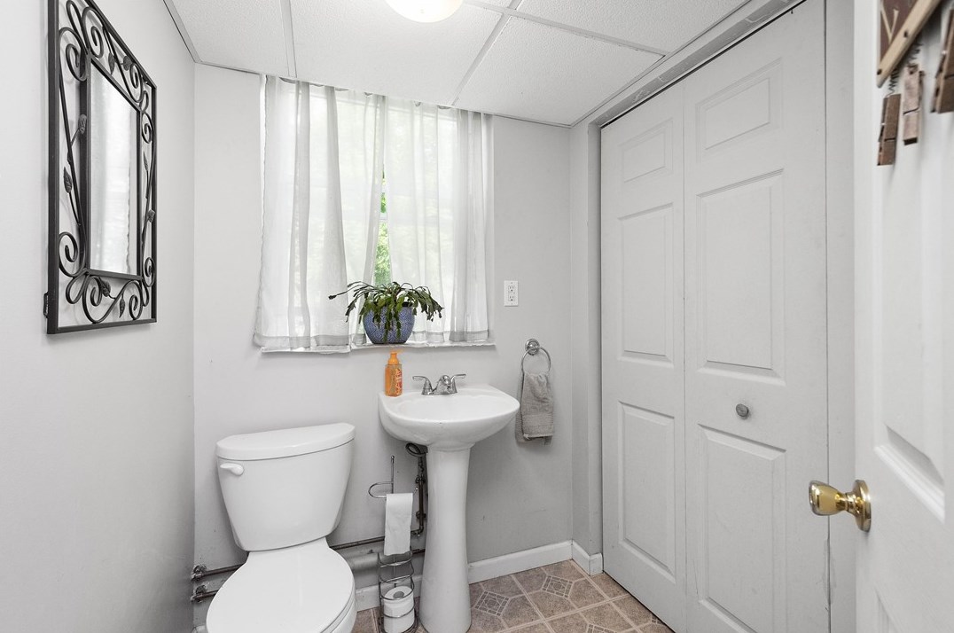 2734 Louisiana Ave, Pittsburgh PA 15216-2846 exterior