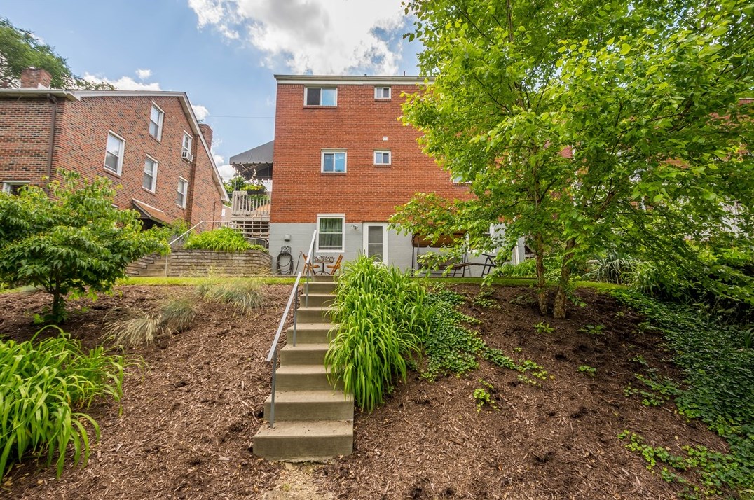 2734 Louisiana Ave, Pittsburgh PA 15216-2846 exterior