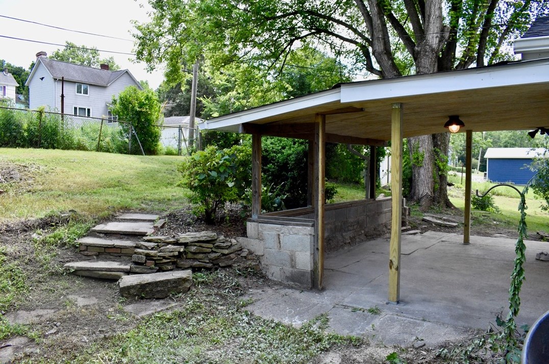 52 Penn Mnr Rd, Manor PA 15665-9507 exterior