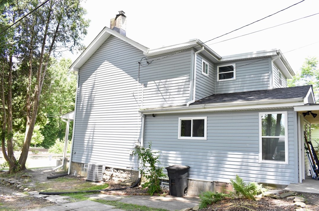 52 Penn Mnr Rd, Manor PA 15665-9507 exterior