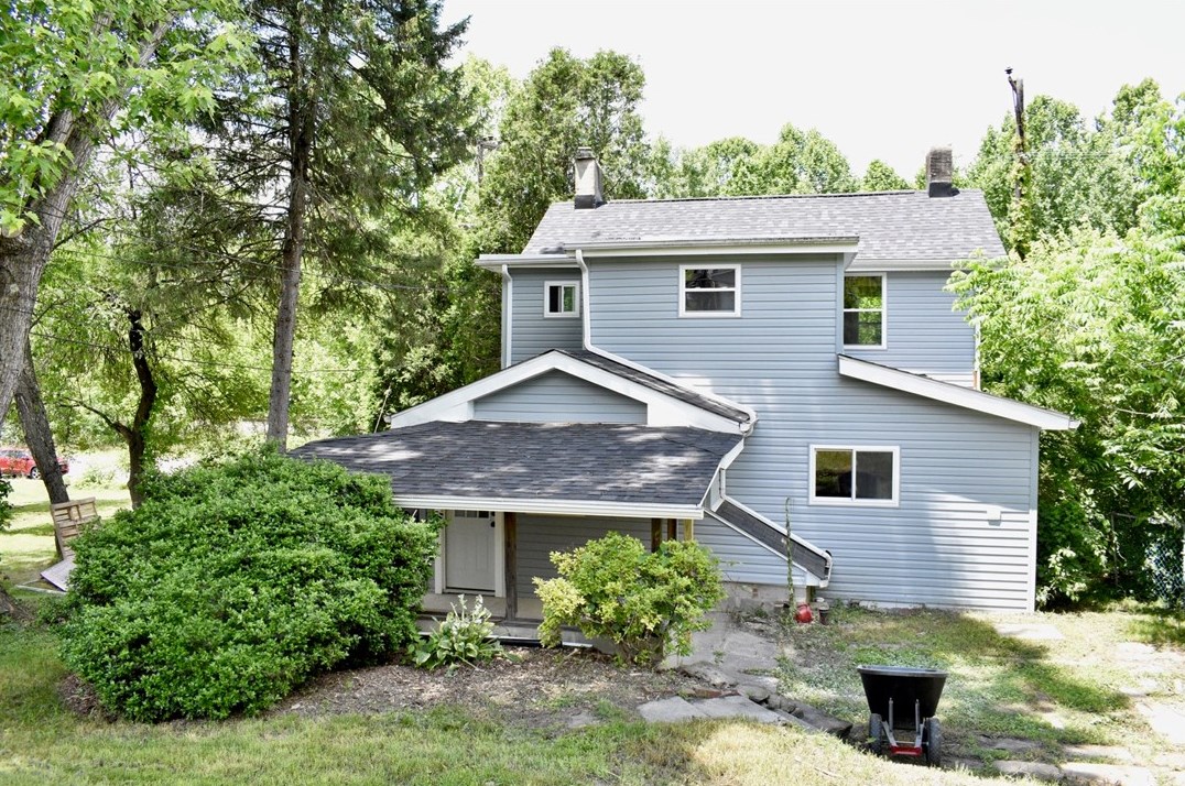 52 Penn Mnr Rd, Manor PA 15665-9507 exterior