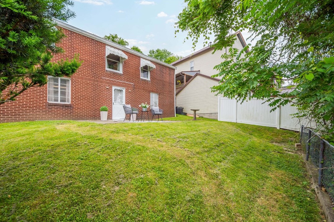 17 Prospect Ave, Washington PA 15301-5250 exterior