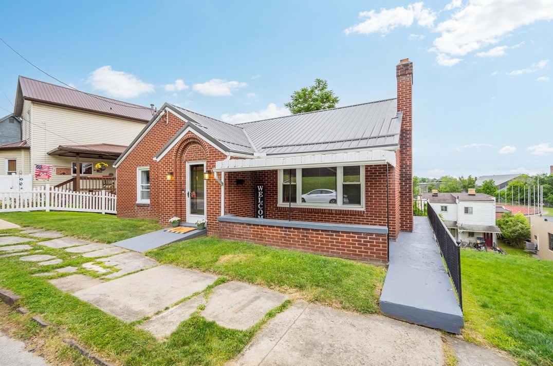 17 Prospect Ave, Washington PA 15301-5250 exterior