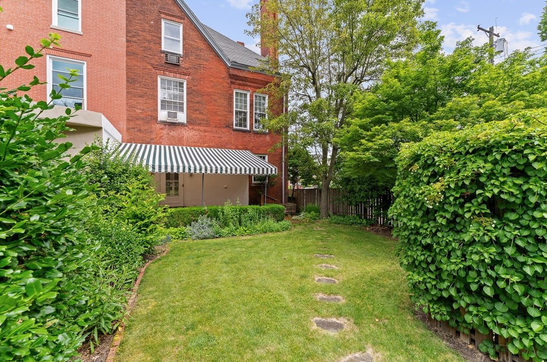 5238 Westminster Pl, Pittsburgh PA  15232-2119 exterior