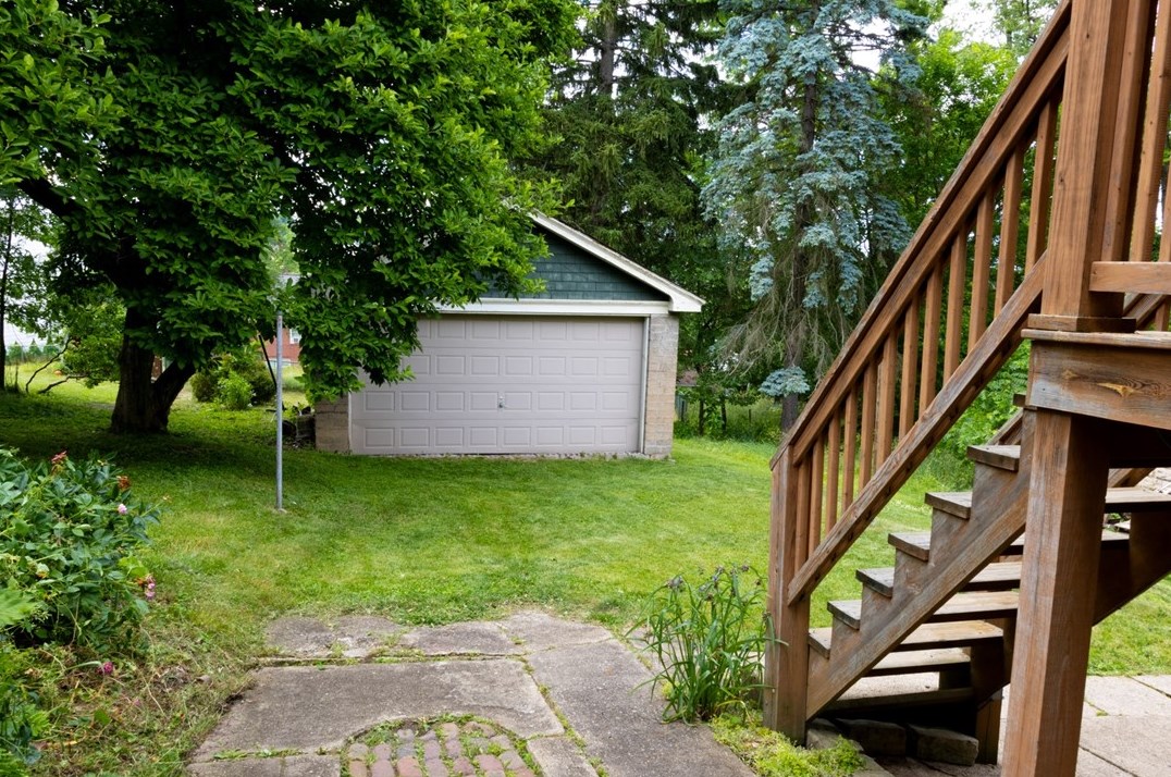 221 Hornaday Rd, Pittsburgh PA 15210-4221 exterior