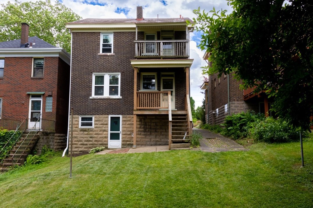 221 Hornaday Rd, Pittsburgh PA 15210-4221 exterior