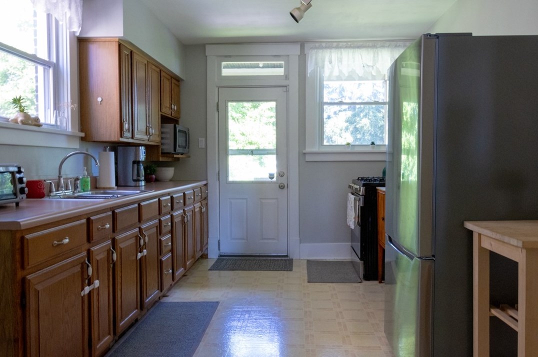 221 Hornaday Rd, Pittsburgh PA 15210-4221 exterior