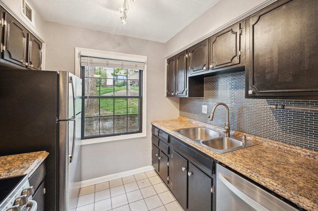 1018 Pennsbury Blvd, Pittsburgh PA 15205-1633 exterior