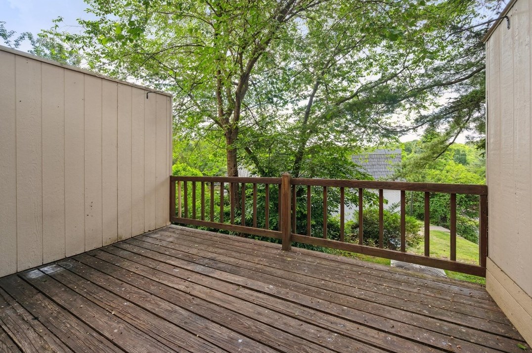 1018 Pennsbury Blvd, Pittsburgh PA 15205-1633 exterior