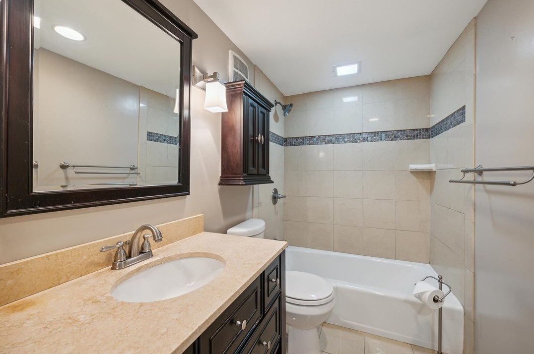 1018 Pennsbury Blvd, Pittsburgh PA 15205-1633 exterior