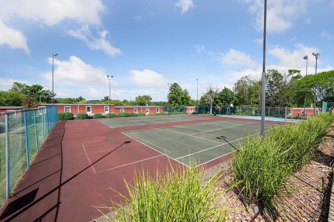 1018 Pennsbury Blvd, Pittsburgh PA 15205-1633 exterior