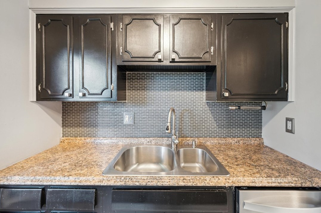 1018 Pennsbury Blvd, Pittsburgh PA 15205-1633 exterior