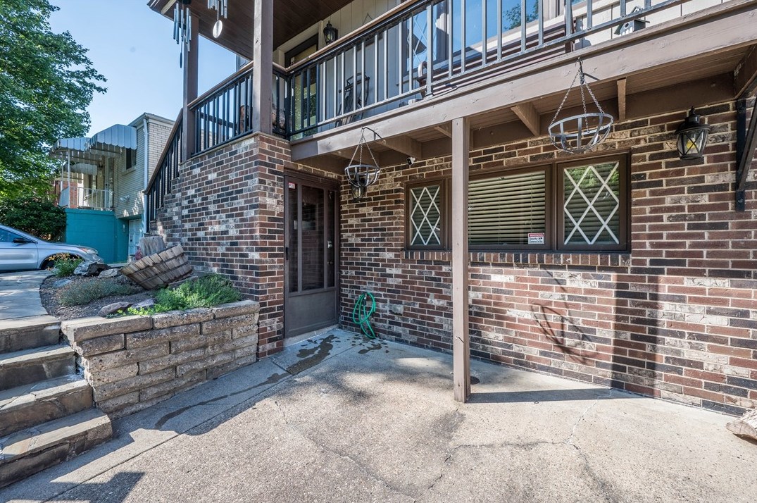 919 Dorchester Ave, Pittsburgh PA  15226-2117 exterior