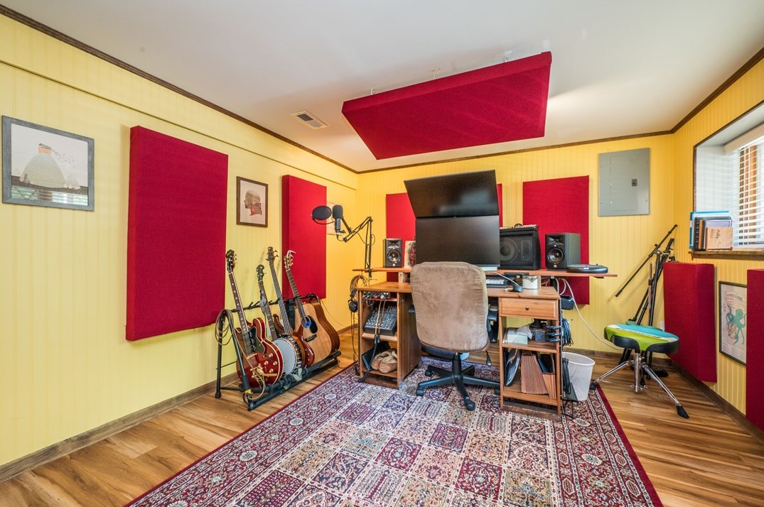 919 Dorchester Ave, Pittsburgh PA  15226-2117 exterior