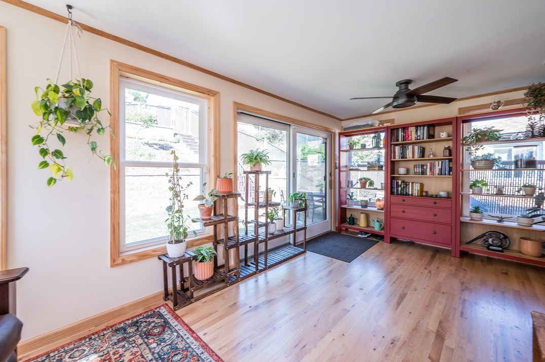 919 Dorchester Ave, Pittsburgh PA  15226-2117 exterior