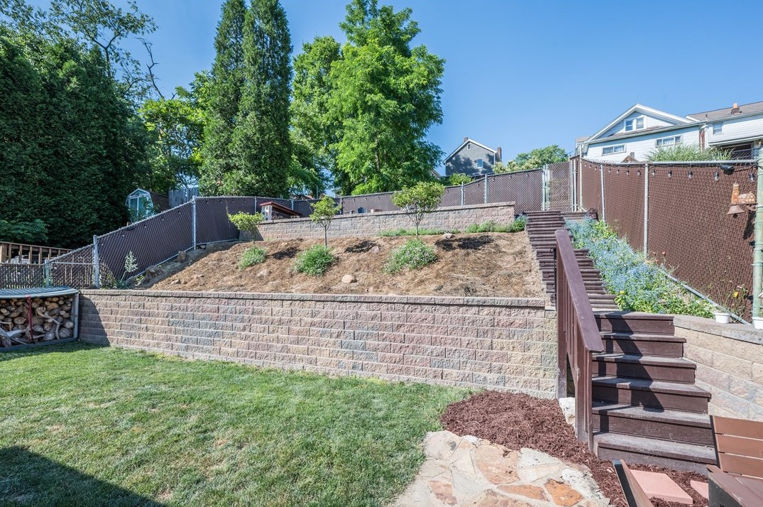 919 Dorchester Ave, Pittsburgh PA  15226-2117 exterior