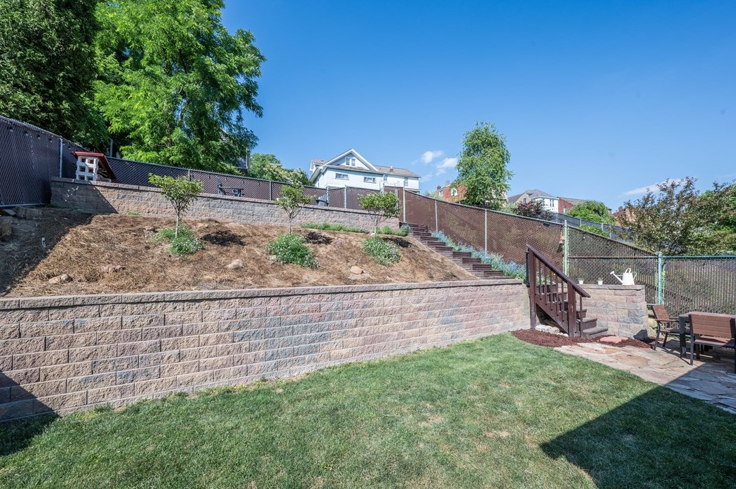 919 Dorchester Ave, Pittsburgh PA  15226-2117 exterior