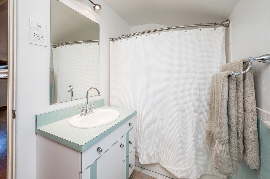 919 Dorchester Ave, Pittsburgh PA  15226-2117 exterior