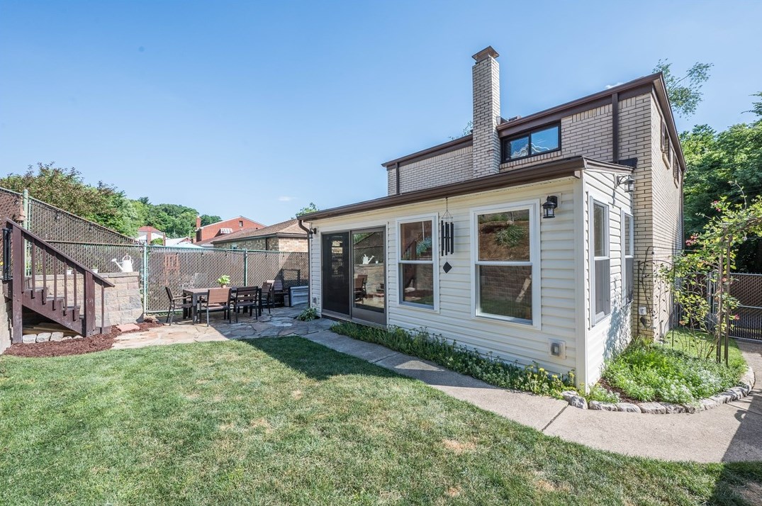 919 Dorchester Ave, Pittsburgh PA  15226-2117 exterior