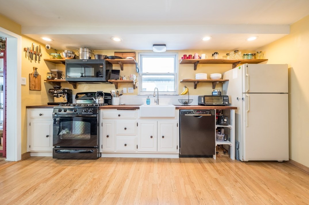 919 Dorchester Ave, Pittsburgh PA  15226-2117 exterior