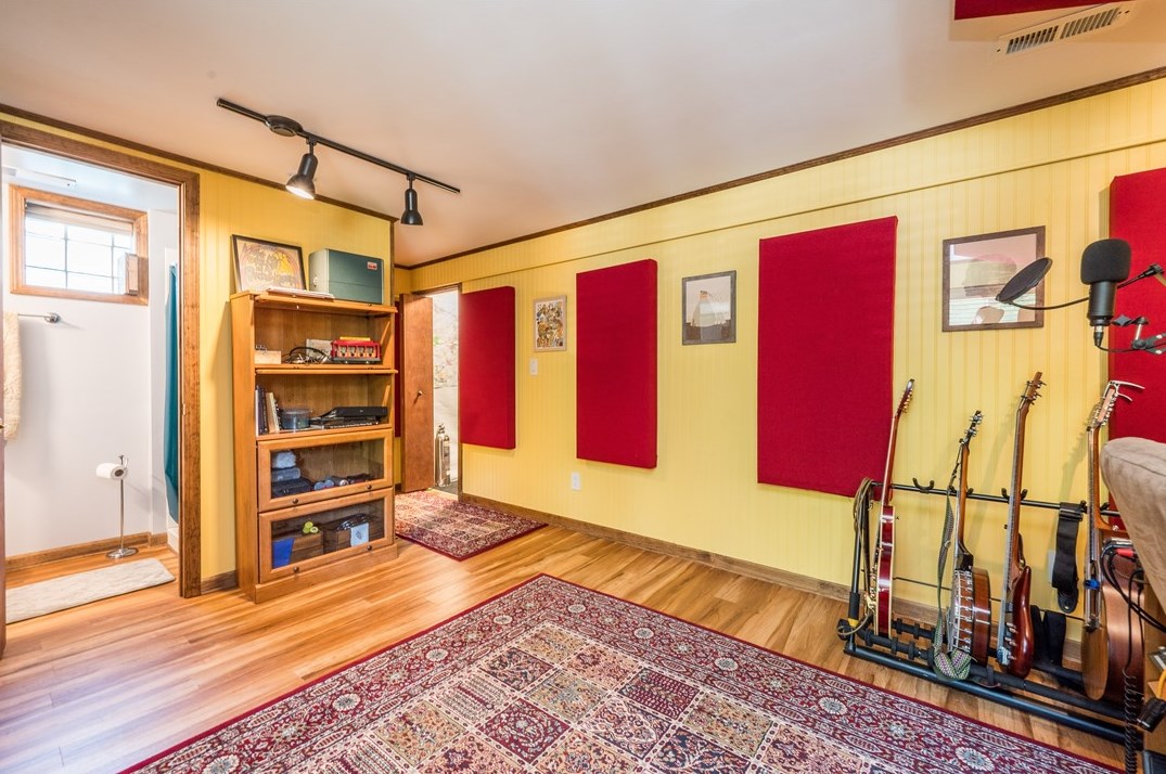 919 Dorchester Ave, Pittsburgh PA  15226-2117 exterior