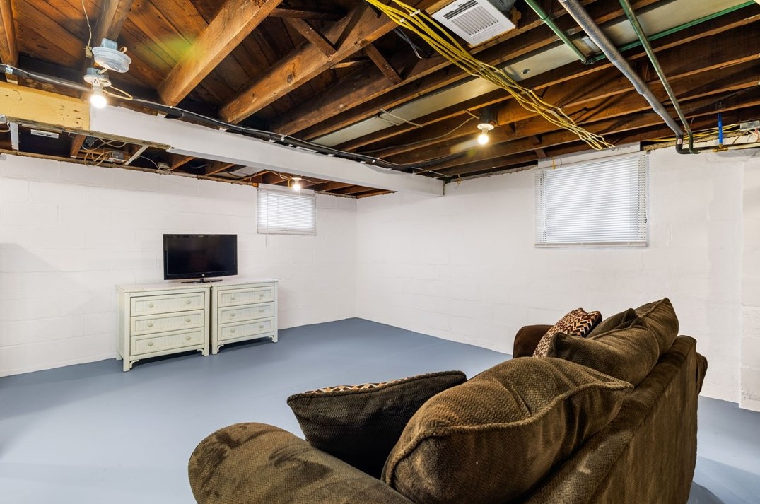 816 Elizabeth St, Pittsburgh PA 15221-3940 exterior