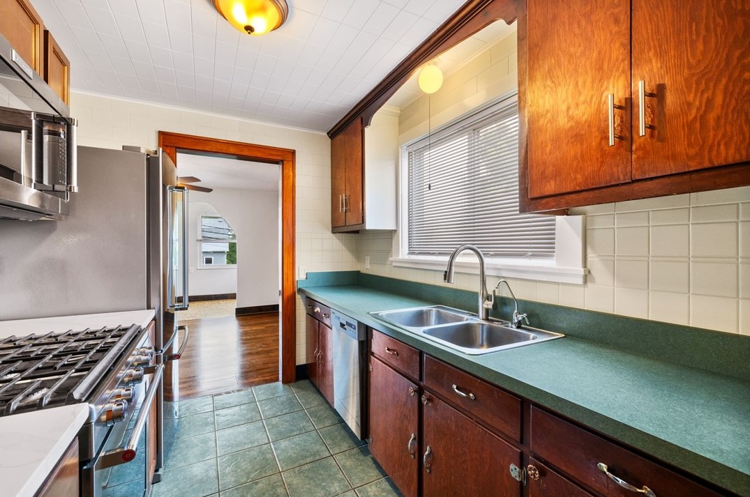 816 Elizabeth St, Pittsburgh PA 15221-3940 exterior