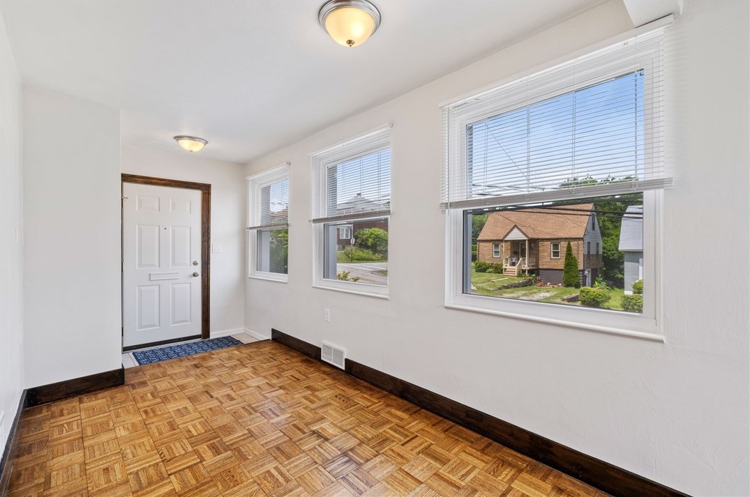 816 Elizabeth St, Pittsburgh PA 15221-3940 exterior