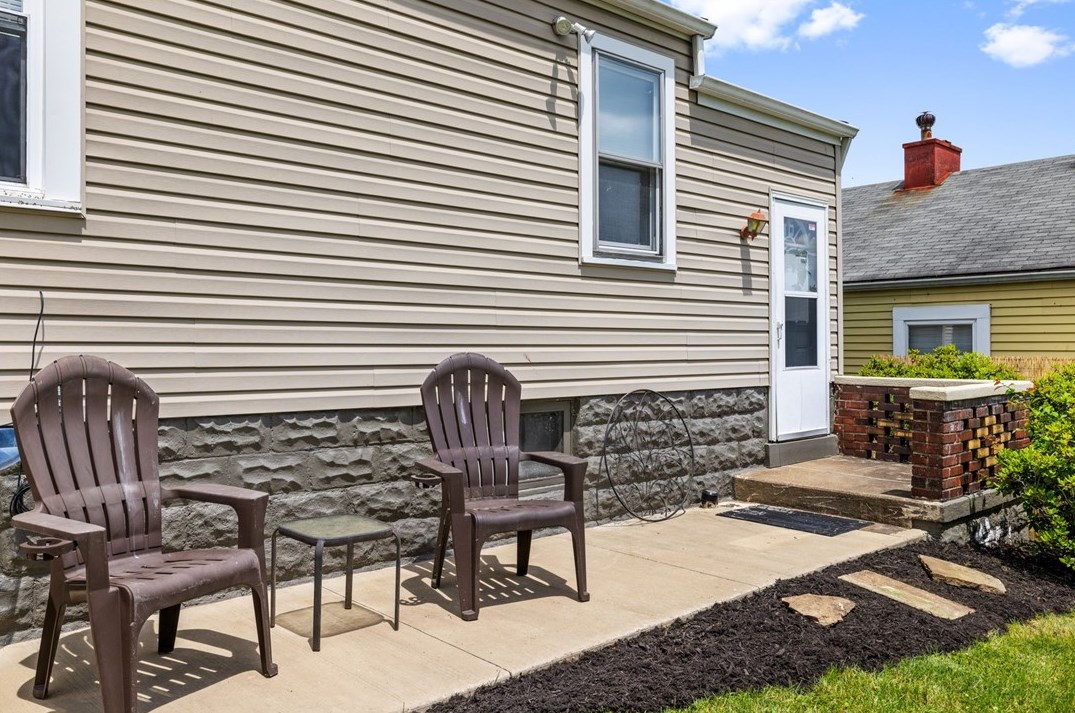 816 Elizabeth St, Pittsburgh PA 15221-3940 exterior