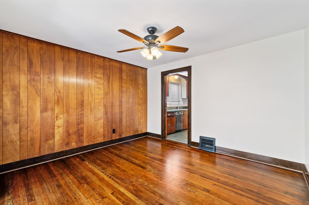 816 Elizabeth St, Pittsburgh PA 15221-3940 exterior