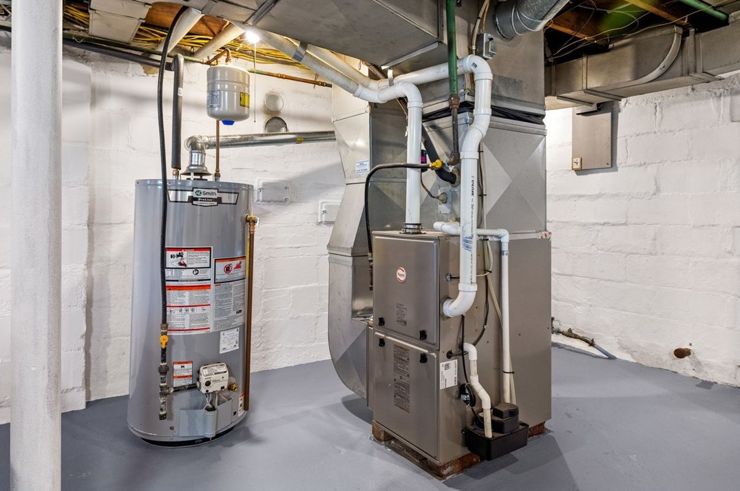 816 Elizabeth St, Pittsburgh PA 15221-3940 exterior