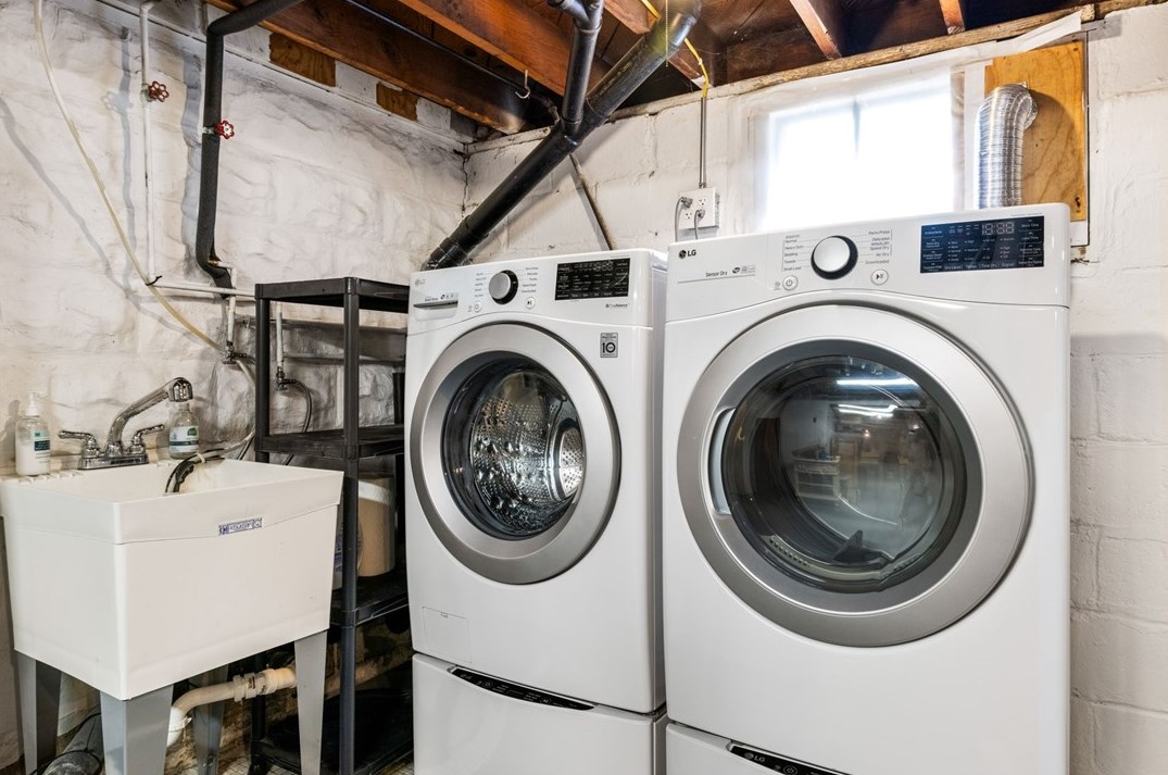 816 Elizabeth St, Pittsburgh PA 15221-3940 exterior