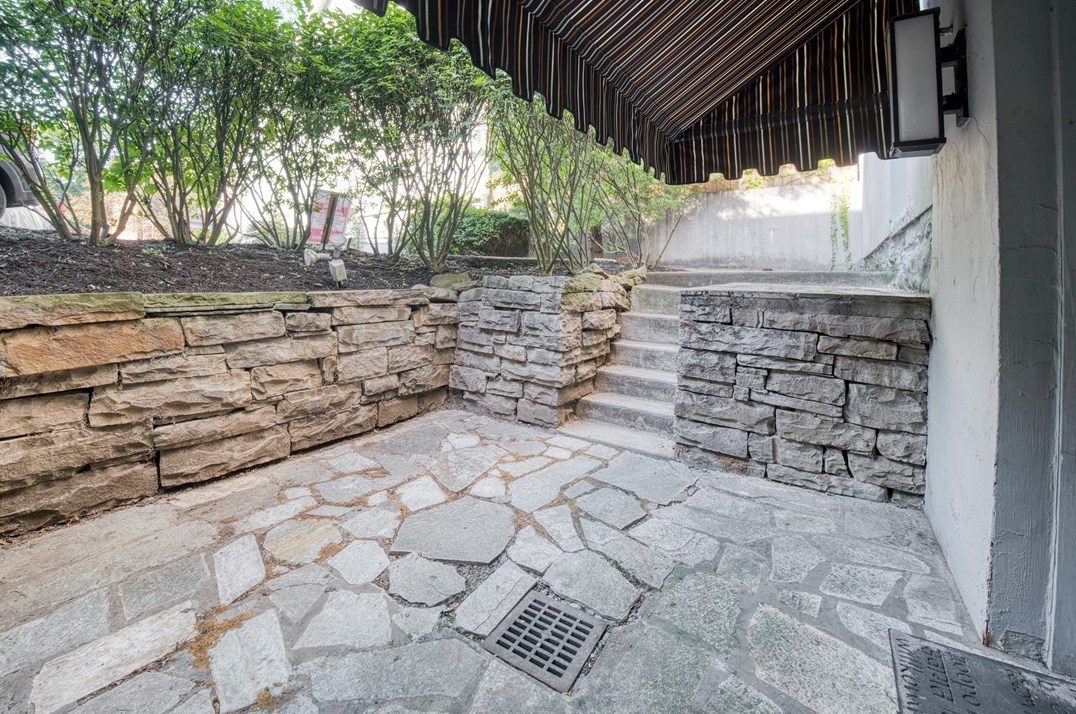 5708 Walnut St, Pittsburgh PA  15232-2528 exterior