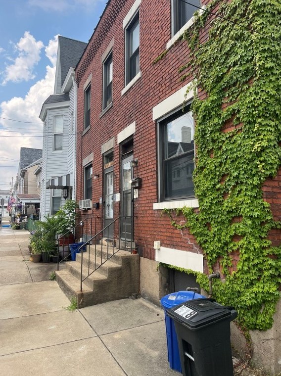 4791 Cypress St, Pittsburgh PA  15224-2102 exterior