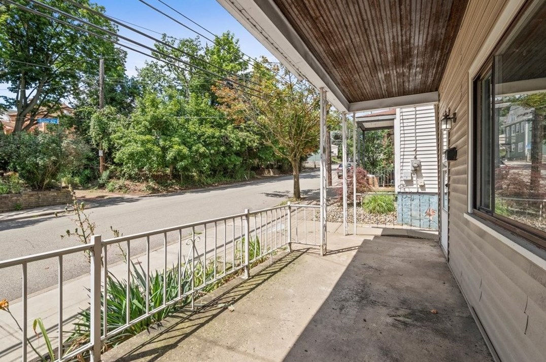 721 Boggs Ave, Pittsburgh PA  15211-2335 exterior