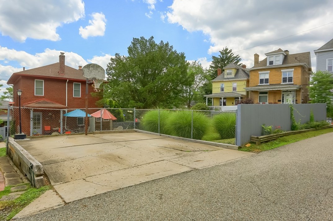 78 Amherst Ave, Pittsburgh PA 15229-1579 exterior