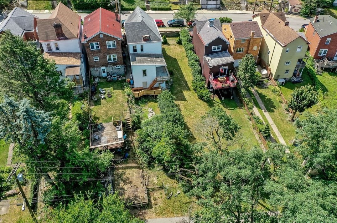 223 Linnview Ave, Pittsburgh PA  15210-3719 exterior