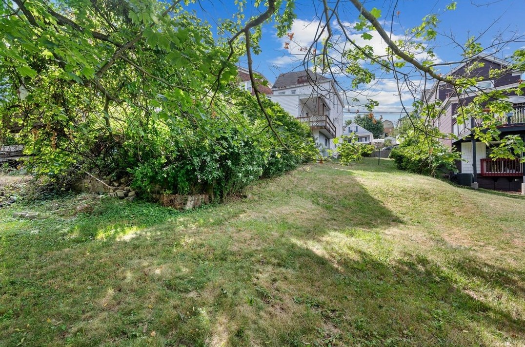 223 Linnview Ave, Pittsburgh PA  15210-3719 exterior