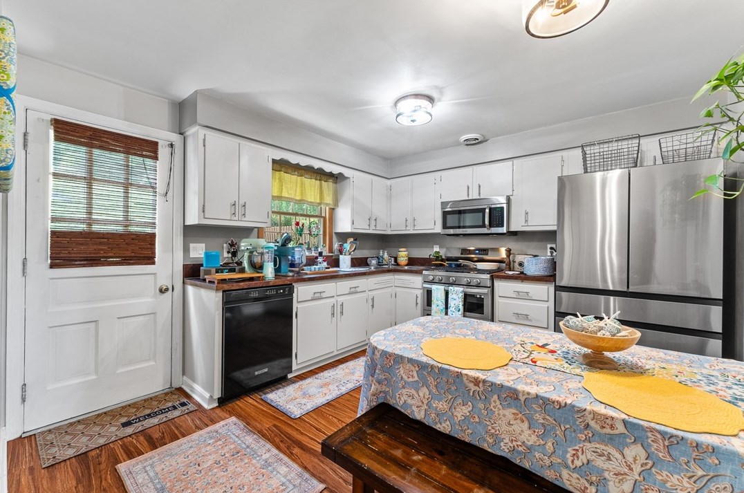 912 Country Clb Dr, Pittsburgh PA 15228-2625 exterior