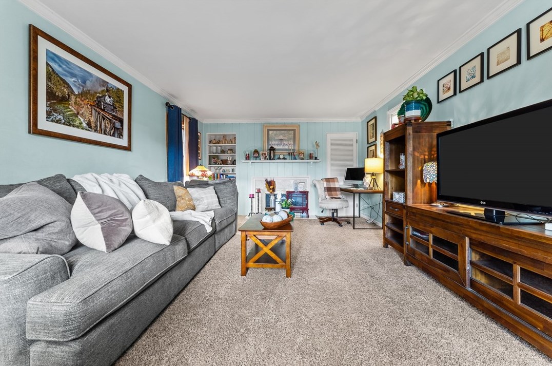 912 Country Clb Dr, Pittsburgh PA 15228-2625 exterior