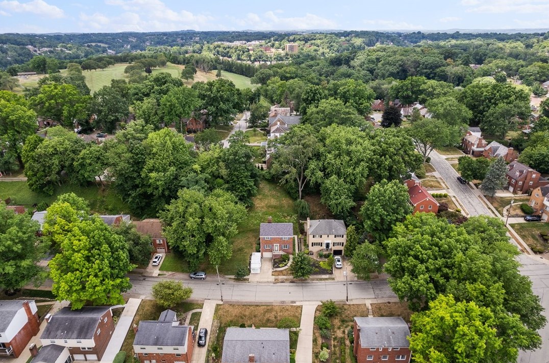 912 Country Clb Dr, Pittsburgh PA 15228-2625 exterior