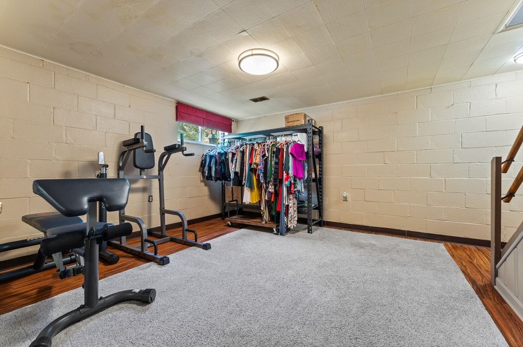 912 Country Clb Dr, Pittsburgh PA 15228-2625 exterior