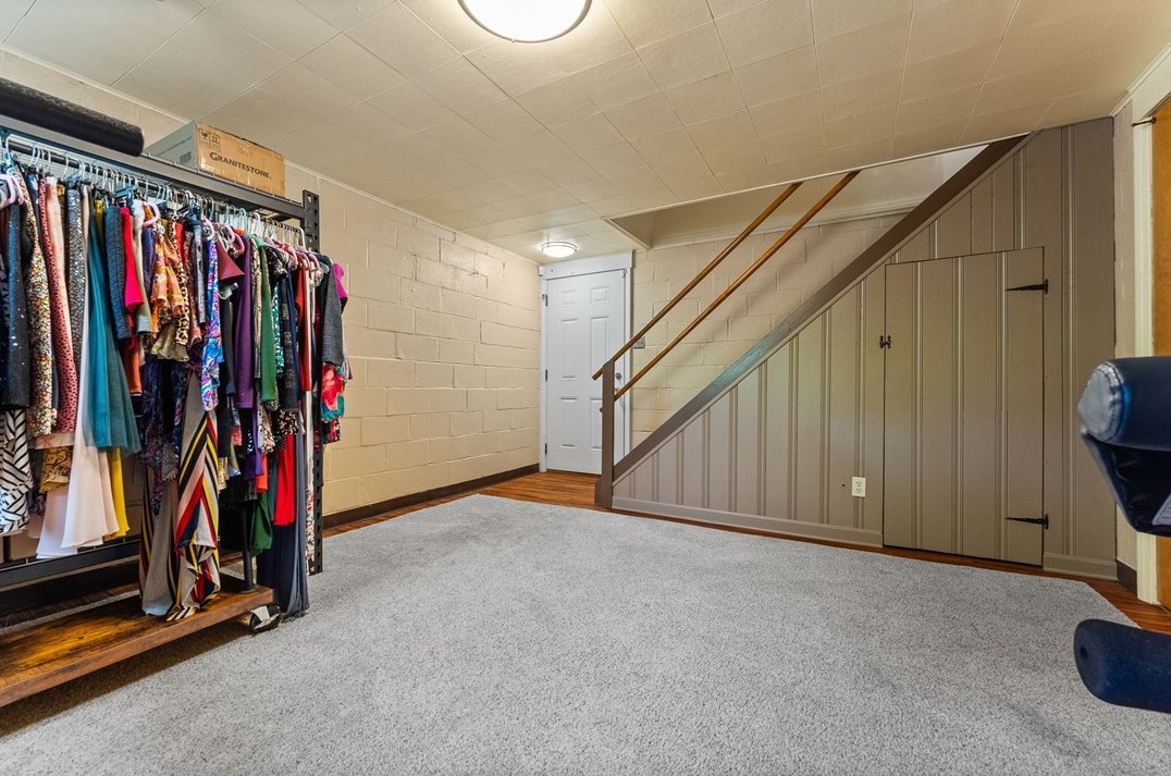 912 Country Clb Dr, Pittsburgh PA 15228-2625 exterior