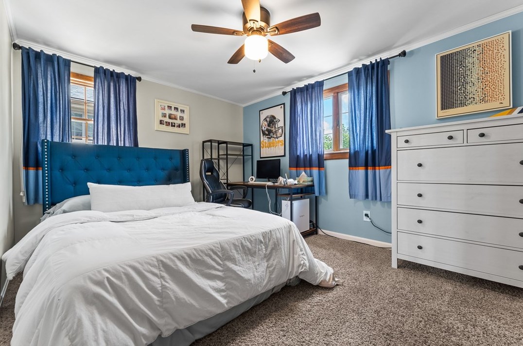 912 Country Clb Dr, Pittsburgh PA 15228-2625 exterior