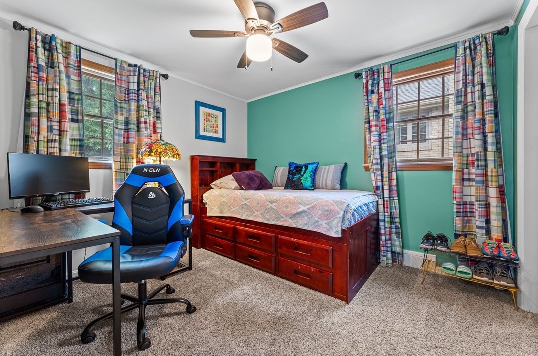 912 Country Clb Dr, Pittsburgh PA 15228-2625 exterior