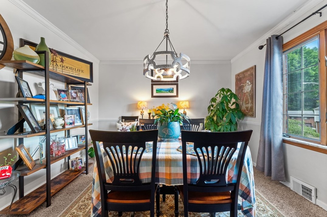 912 Country Clb Dr, Pittsburgh PA 15228-2625 exterior